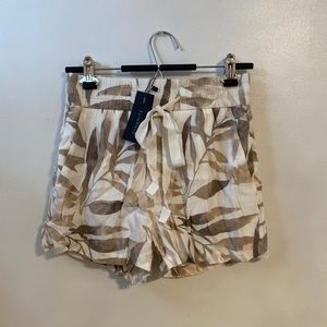 NWT Dynamite print shorts